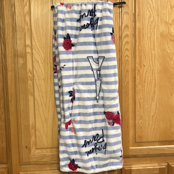 Netflix Emily In Paris Blanket - Picture 4 of 4